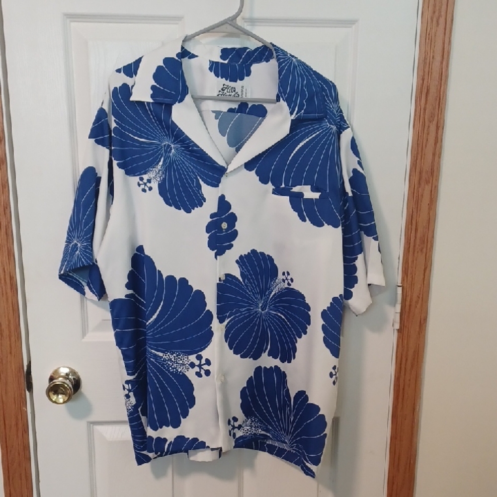 Hilo Hattie's Vintage Blue and White Casual Button Down Hawaiian Shirt XL